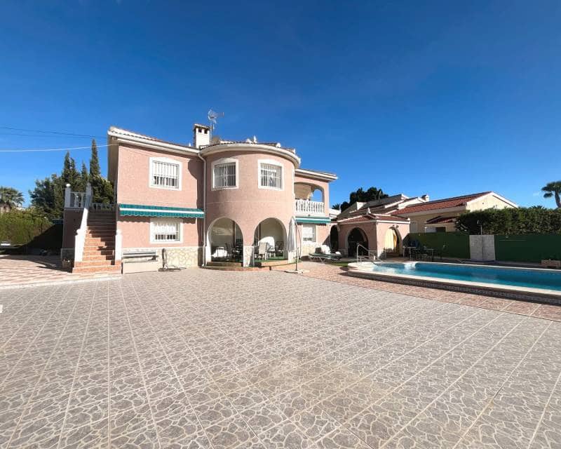 4 bedroom Villa for sale in Ciudad Quesada with pool garage - € 549,995 (Ref: 10158406)