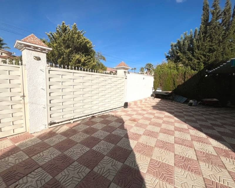 4 bedroom Villa for sale in Ciudad Quesada with pool garage - € 549,995 (Ref: 10158406)
