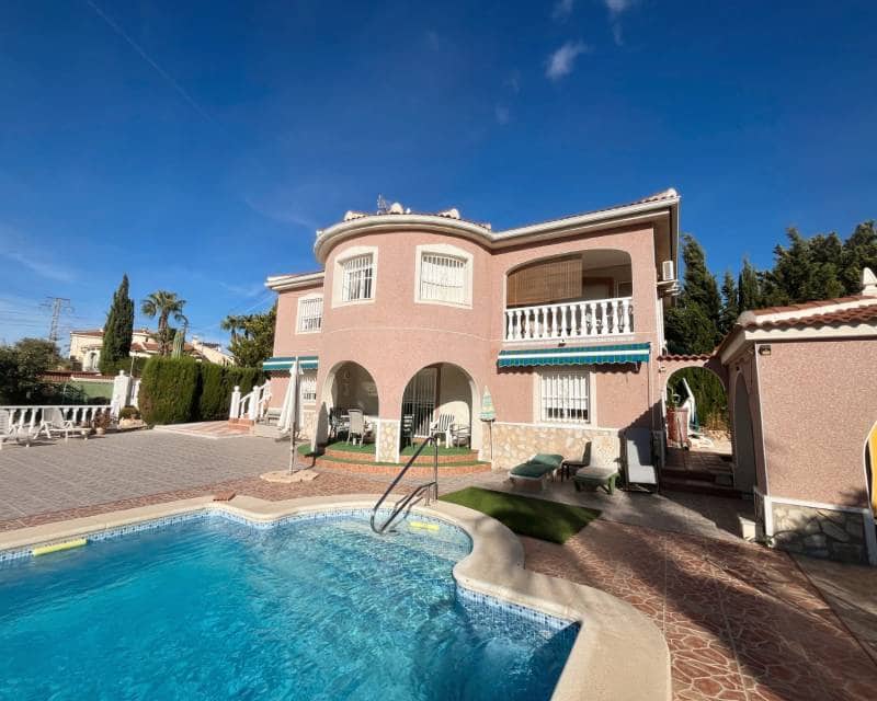 4 bedroom Villa for sale in Ciudad Quesada with pool garage - € 549,995 (Ref: 10158406)