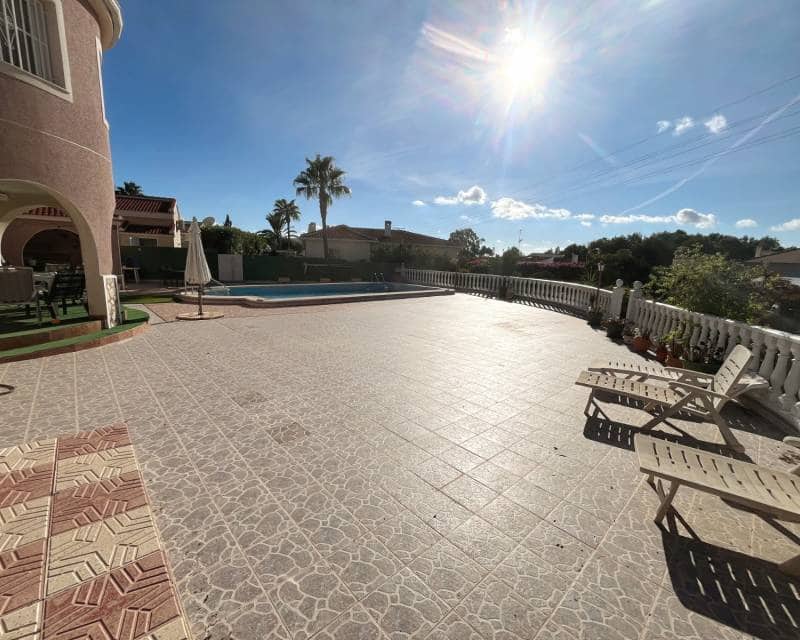 4 bedroom Villa for sale in Ciudad Quesada with pool garage - € 549,995 (Ref: 10158406)