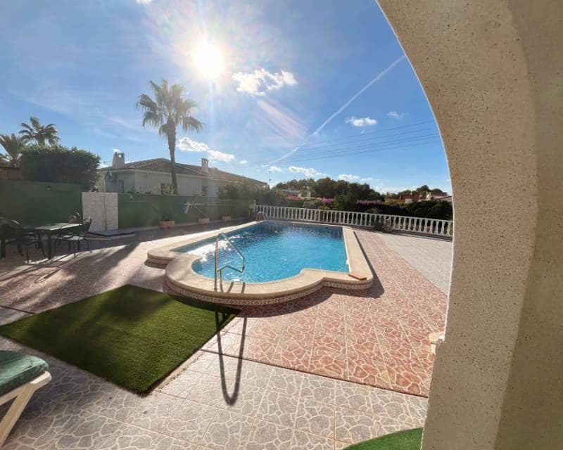 4 bedroom Villa for sale in Ciudad Quesada with pool garage - € 549,995 (Ref: 10158406)