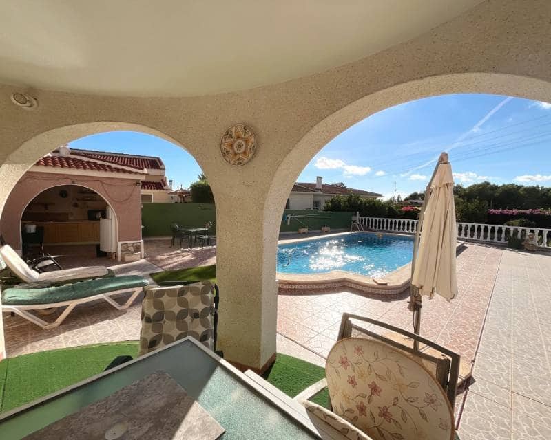 4 bedroom Villa for sale in Ciudad Quesada with pool garage - € 549,995 (Ref: 10158406)