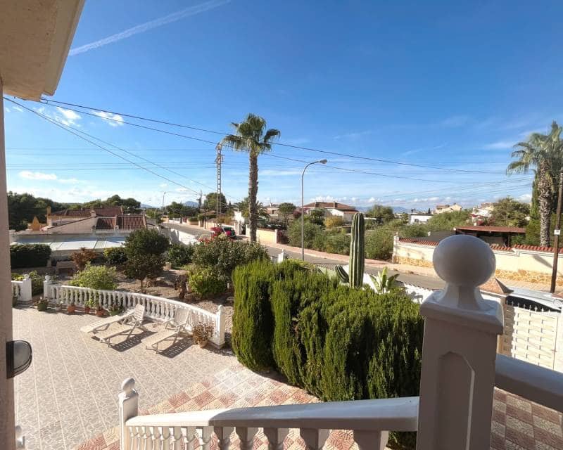 4 bedroom Villa for sale in Ciudad Quesada with pool garage - € 549,995 (Ref: 10158406)