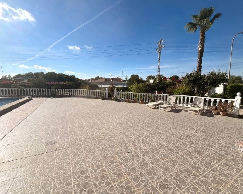 4 bedroom Villa for sale in Ciudad Quesada with pool garage - € 549,995 (Ref: 10158406)