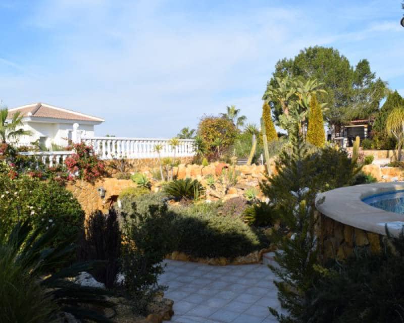 5 bedroom Villa for sale in Ciudad Quesada with pool garage - € 890,000 (Ref: 4338481)