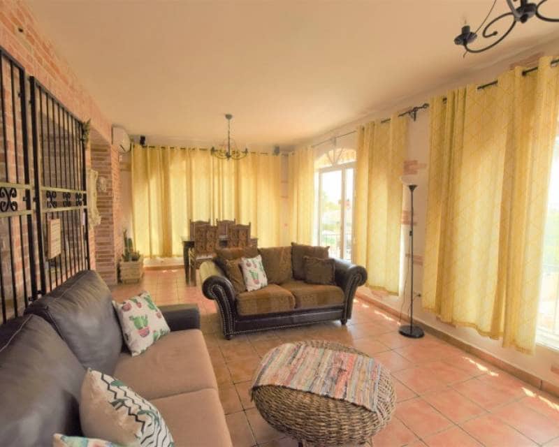 5 sypialnia Willa na sprzedaż w Pueblo Bravo z basenem garażem - 899 000 € (Ref: 7614653)