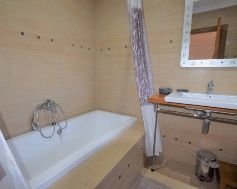 5 sypialnia Willa na sprzedaż w Pueblo Bravo z basenem garażem - 899 000 € (Ref: 7614653)