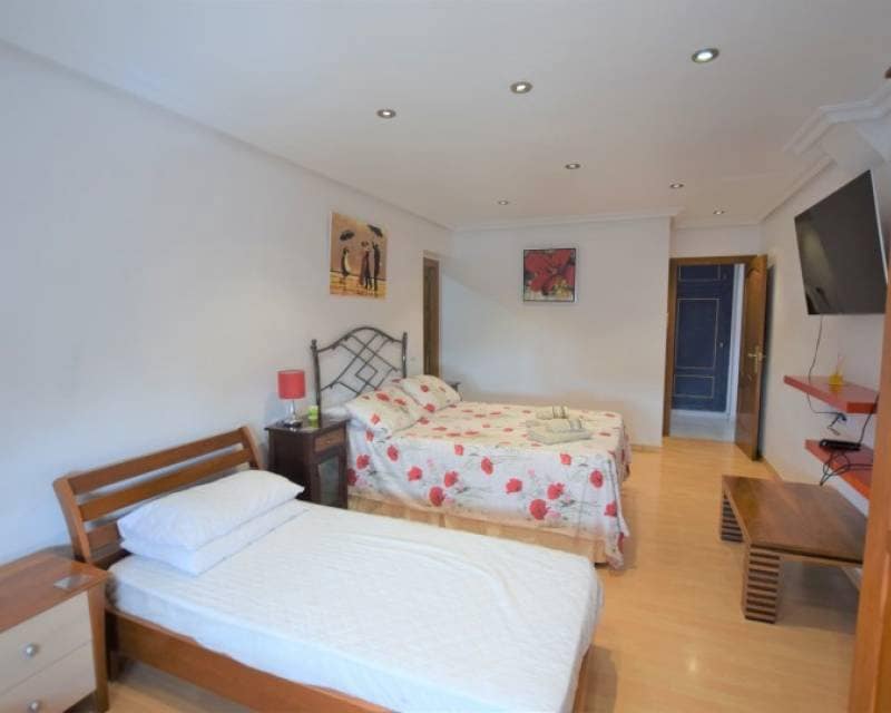 5 sypialnia Willa na sprzedaż w Pueblo Bravo z basenem garażem - 899 000 € (Ref: 7614653)