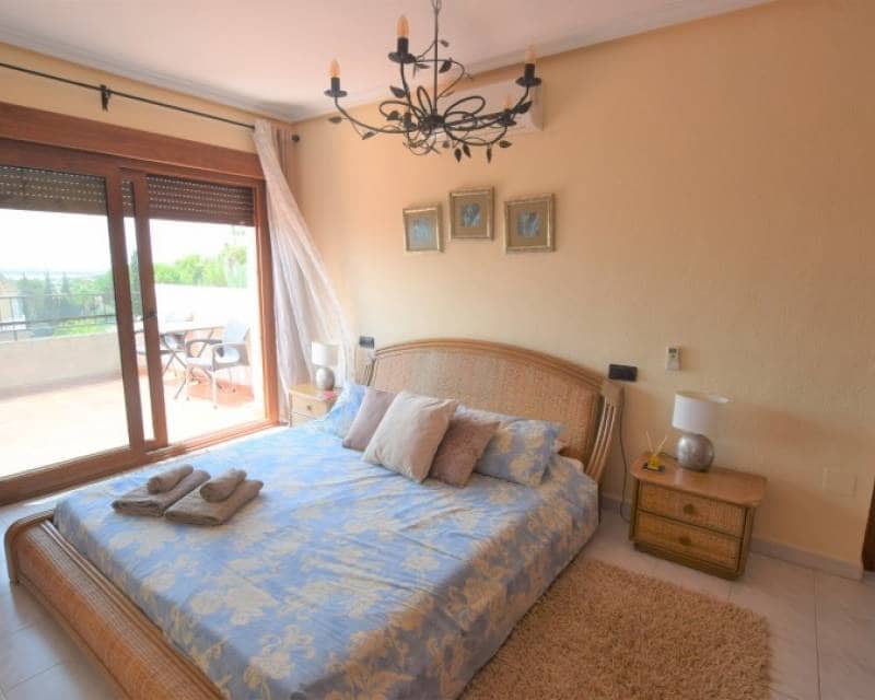 5 sypialnia Willa na sprzedaż w Pueblo Bravo z basenem garażem - 899 000 € (Ref: 7614653)