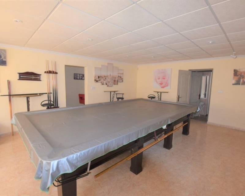 5 sypialnia Willa na sprzedaż w Pueblo Bravo z basenem garażem - 899 000 € (Ref: 7614653)