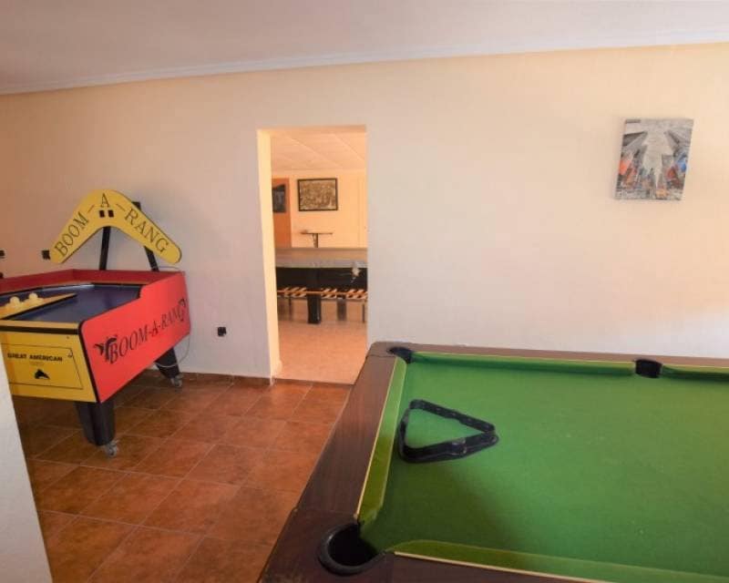 5 sypialnia Willa na sprzedaż w Pueblo Bravo z basenem garażem - 899 000 € (Ref: 7614653)