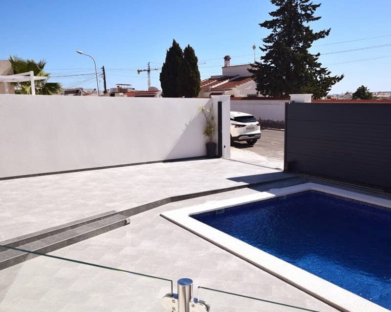 3 bedroom Villa for sale in Ciudad Quesada with pool - € 675,000 (Ref: 8138811)
