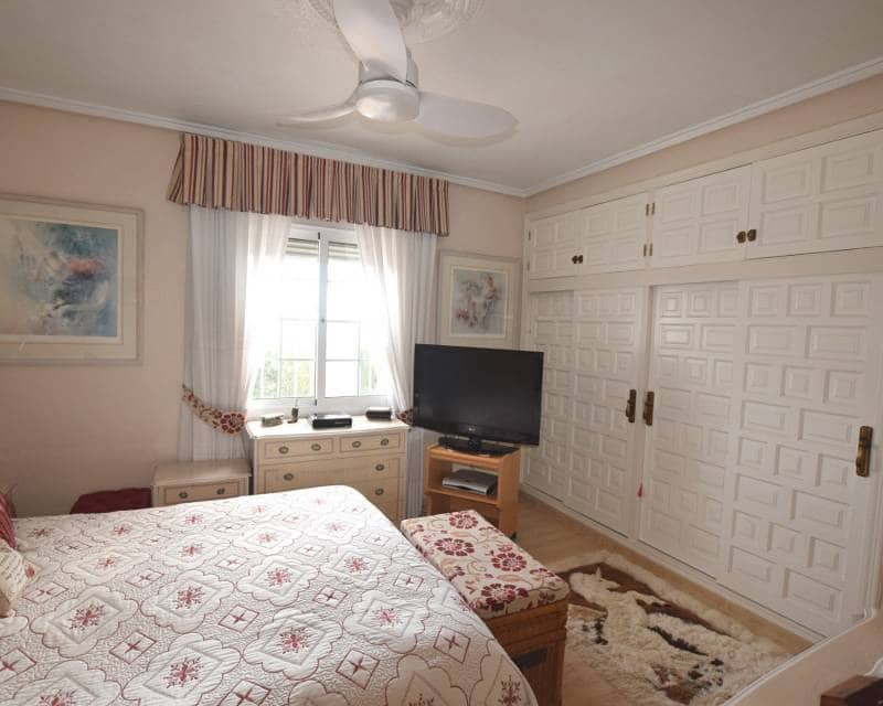 5 bedroom Villa for sale in Ciudad Quesada with pool - € 499,000 (Ref: 8669075)