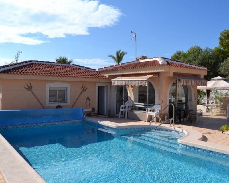 5 bedroom Villa for sale in Ciudad Quesada with pool - € 499,000 (Ref: 8669075)