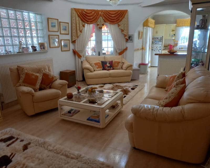 5 bedroom Villa for sale in Ciudad Quesada with pool - € 499,000 (Ref: 8669075)