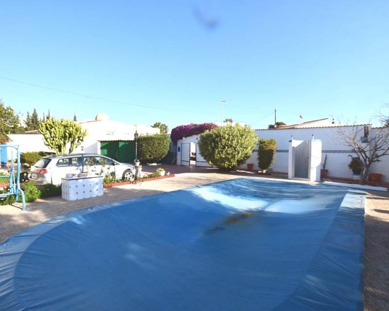 4 bedroom Villa for sale in Ciudad Quesada with pool garage - € 420,000 (Ref: 8800103)