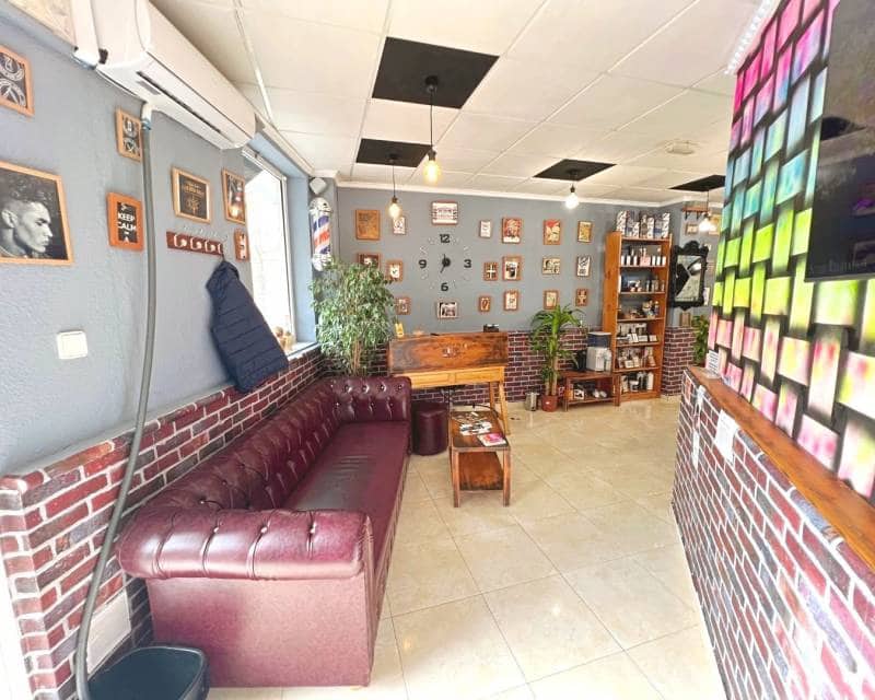 Commercieel te koop in Guardamar del Segura - € 99.000 (Ref: 9013293)