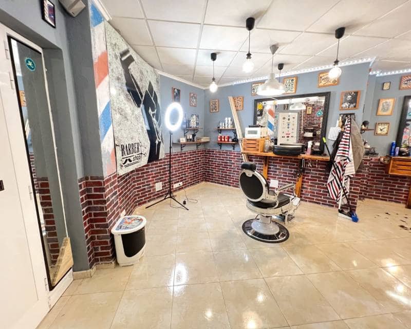 Commercieel te koop in Guardamar del Segura - € 99.000 (Ref: 9013293)