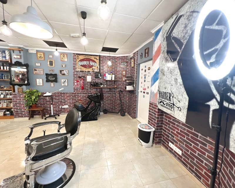 Commercieel te koop in Guardamar del Segura - € 99.000 (Ref: 9013293)