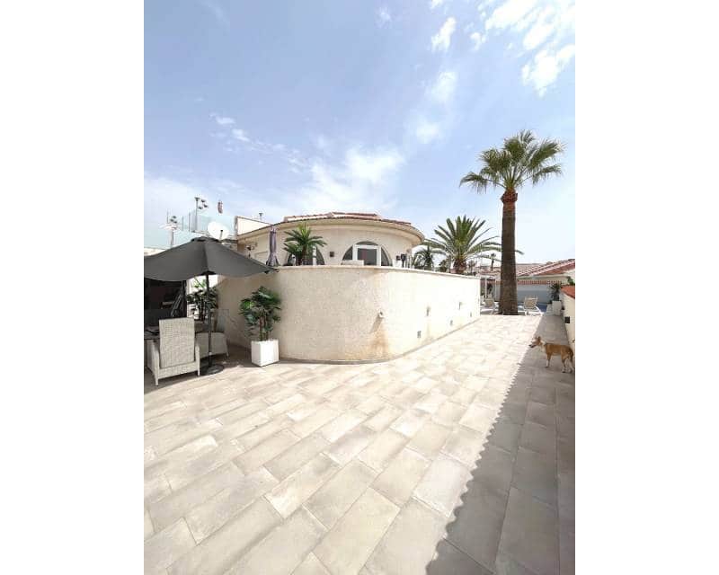 3 bedroom Villa for sale in Ciudad Quesada with pool - € 585,000 (Ref: 9061445)