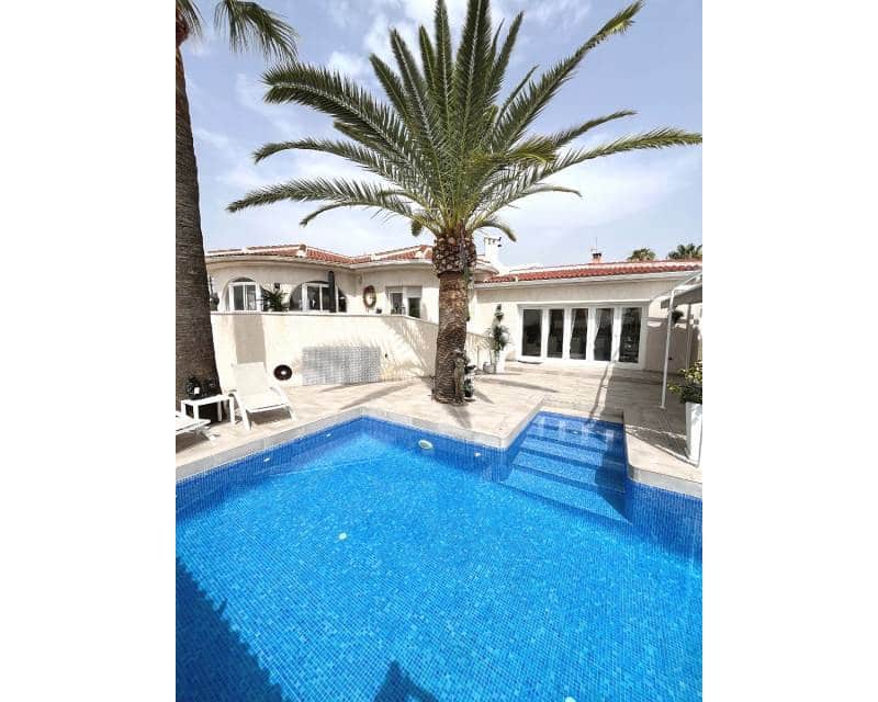 3 bedroom Villa for sale in Ciudad Quesada with pool - € 585,000 (Ref: 9061445)