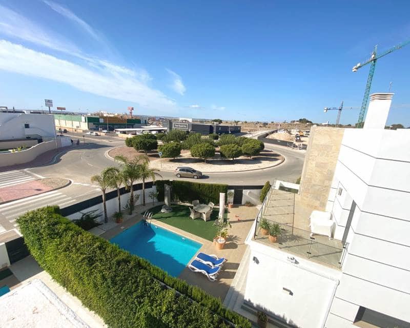 3 soveværelse Villa til salg i Dona Pepa med swimmingpool - € 525.000 (Ref: 9267762)