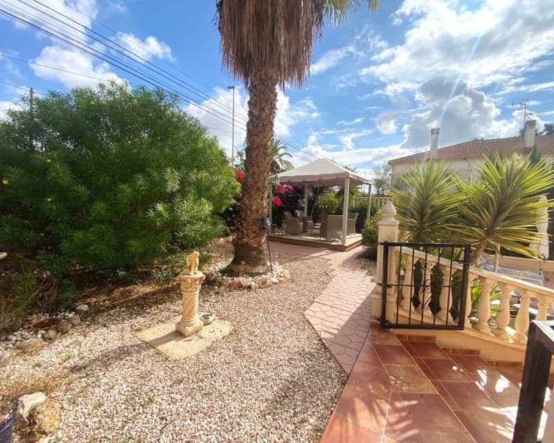 3 bedroom Villa for sale in Ciudad Quesada with pool - € 399,000 (Ref: 9274063)