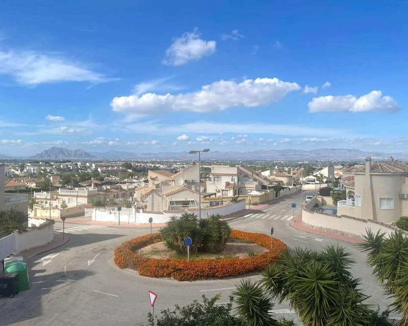 2 makuuhuone Paritalo myytävänä paikassa Ciudad Quesada mukana uima-altaan - 185 000 € (Ref: 9387054)