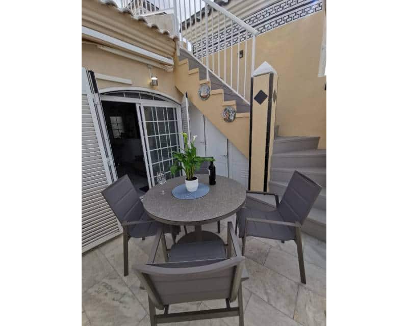 2 soverom Leilighet til salgs i Torrevieja med svømmebasseng garasje - € 269 500 (Ref: 9401972)