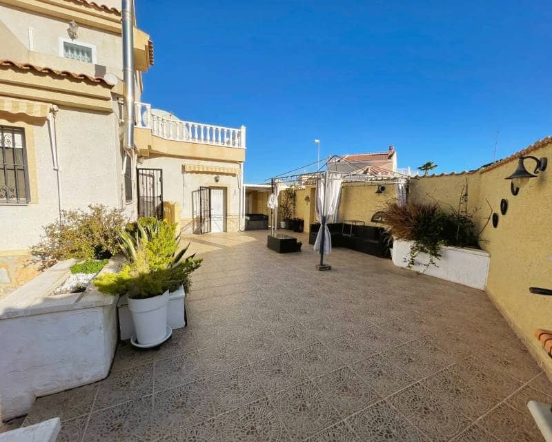 3 chambre Villa/Maison à vendre à Ciudad Quesada avec piscine garage - 295 000 € (Ref: 9579982)