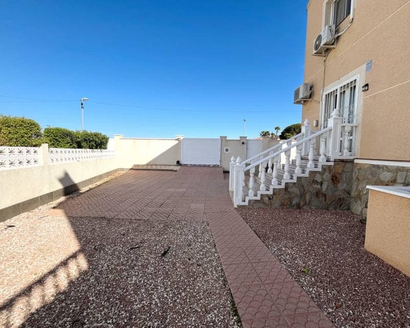 3 bedroom Villa for sale in Benijofar with pool - € 435,000 (Ref: 9631379)