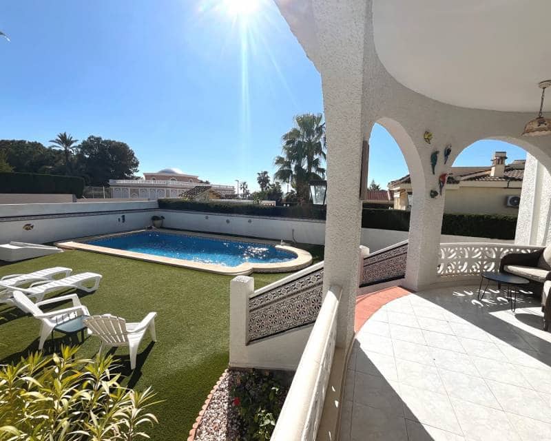 3 bedroom Villa for sale in Pueblo Bravo with pool - € 427,500 (Ref: 9669081)