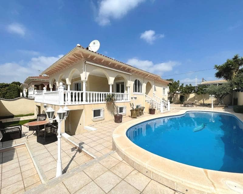 4 soverom Villa til salgs i Ciudad Quesada med svømmebasseng - € 585 000 (Ref: 9809880)