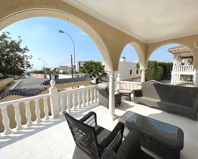 4 soverom Villa til salgs i Ciudad Quesada med svømmebasseng - € 585 000 (Ref: 9809880)