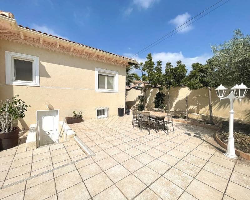 4 soverom Villa til salgs i Ciudad Quesada med svømmebasseng - € 585 000 (Ref: 9809880)