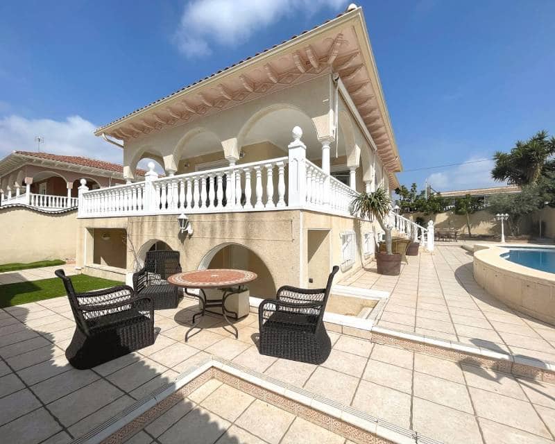 4 soverom Villa til salgs i Ciudad Quesada med svømmebasseng - € 585 000 (Ref: 9809880)