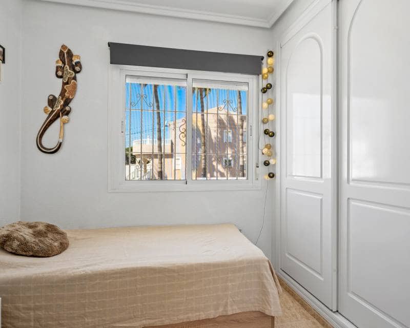 Pareado de 3 habitaciones en Benijófar en venta con piscina - 229.000 € (Ref: 9838480)