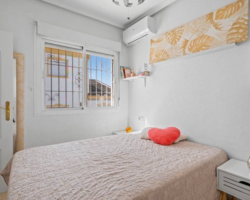 Pareado de 3 habitaciones en Benijófar en venta con piscina - 229.000 € (Ref: 9838480)