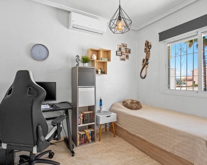 Pareado de 3 habitaciones en Benijófar en venta con piscina - 229.000 € (Ref: 9838480)