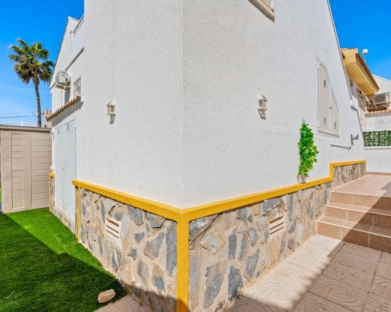 Pareado de 3 habitaciones en Benijófar en venta con piscina - 229.000 € (Ref: 9838480)