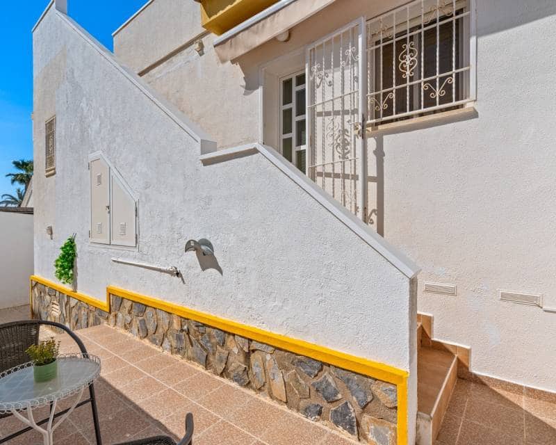 Pareado de 3 habitaciones en Benijófar en venta con piscina - 229.000 € (Ref: 9838480)