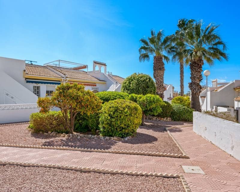 Pareado de 3 habitaciones en Benijófar en venta con piscina - 229.000 € (Ref: 9838480)
