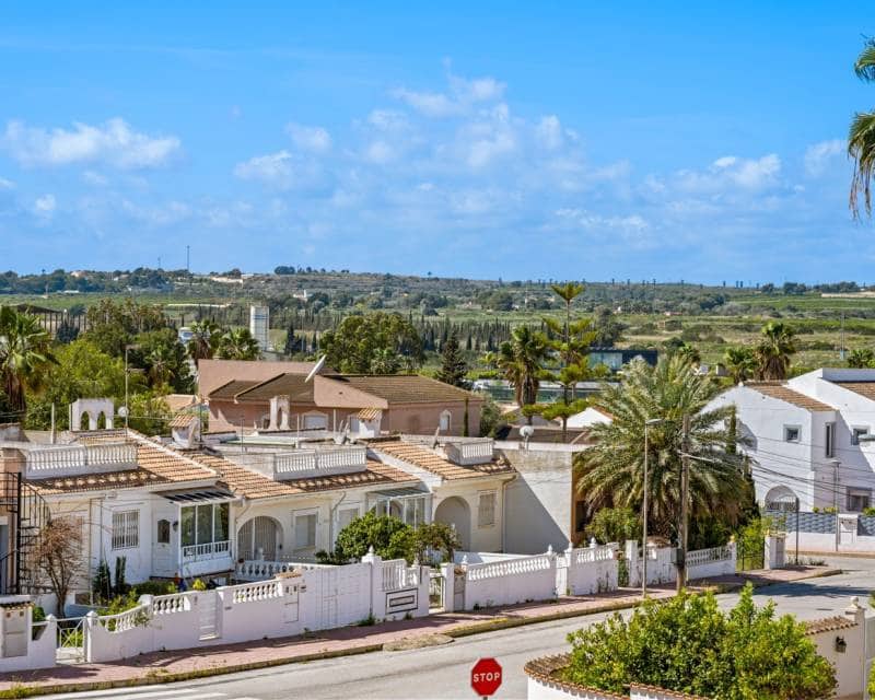Pareado de 3 habitaciones en Benijófar en venta con piscina - 229.000 € (Ref: 9838480)