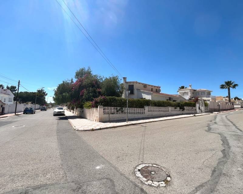 4 soverom Villa til salgs i Ciudad Quesada med svømmebasseng garasje - € 385 000 (Ref: 9861042)