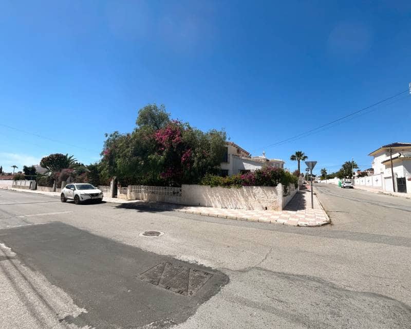 4 soverom Villa til salgs i Ciudad Quesada med svømmebasseng garasje - € 385 000 (Ref: 9861042)
