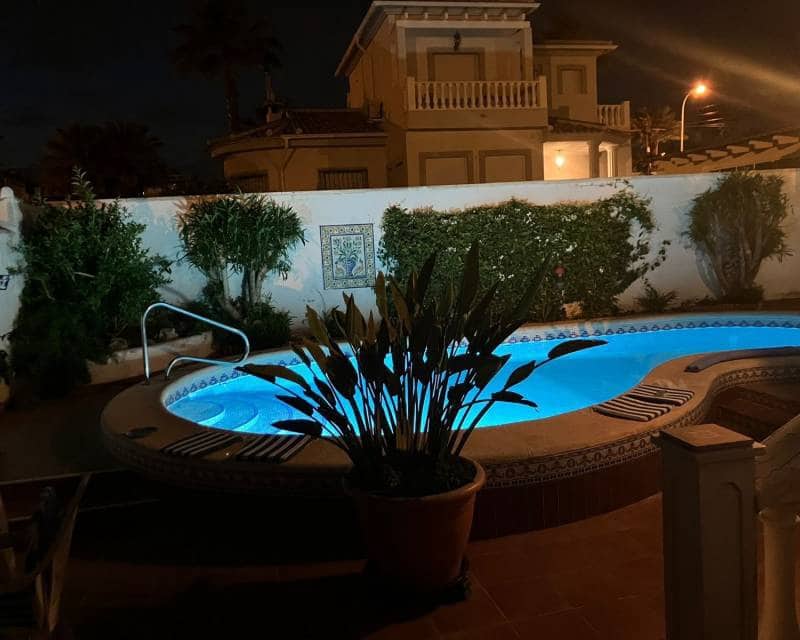 4 soverom Villa til salgs i Ciudad Quesada med svømmebasseng garasje - € 385 000 (Ref: 9861042)