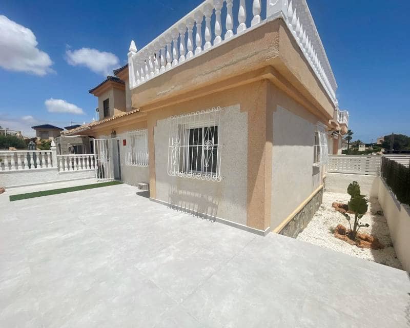 3 soverom Hus til salgs i Ciudad Quesada med svømmebasseng - € 249 000 (Ref: 9897325)