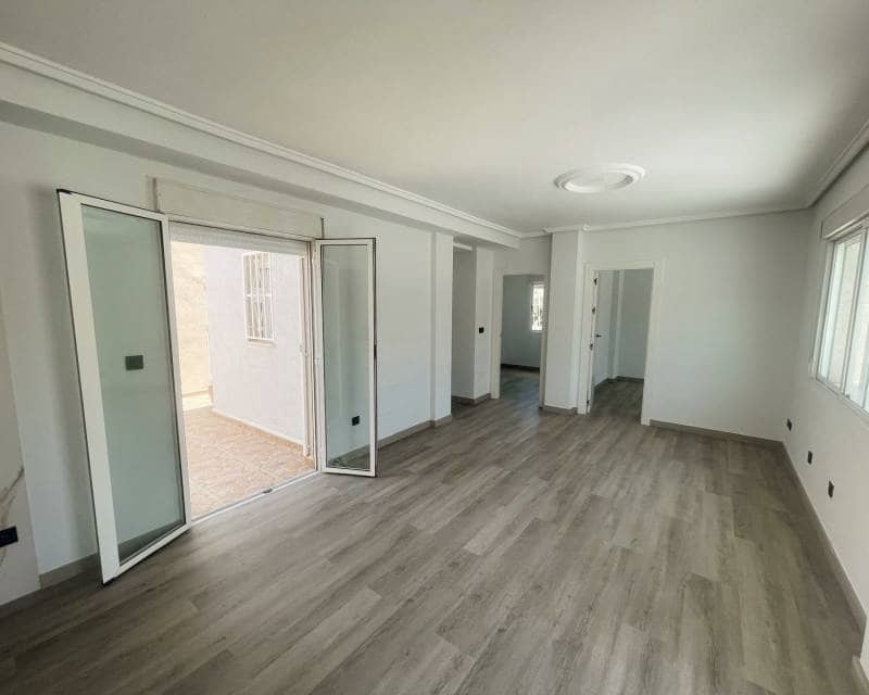 3 soverom Hus til salgs i Ciudad Quesada med svømmebasseng - € 249 000 (Ref: 9897325)