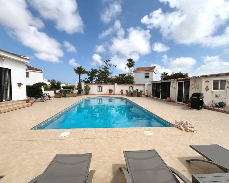 4 bedroom Villa for sale in Ciudad Quesada with pool garage - € 625,000 (Ref: 9958472)