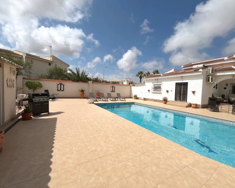 4 bedroom Villa for sale in Ciudad Quesada with pool garage - € 625,000 (Ref: 9958472)